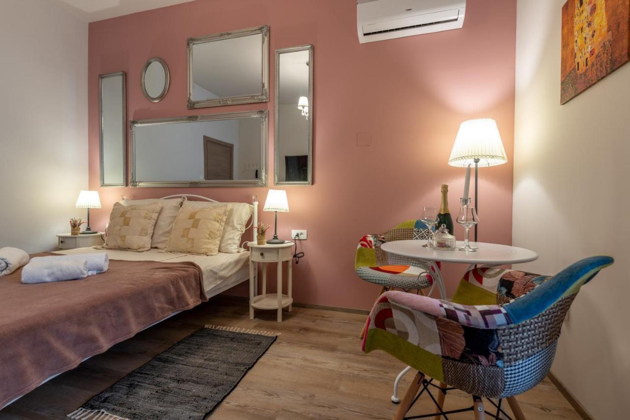 Old City Romantic Studios 4 With Free Private Parking Pula Eksteriør billede