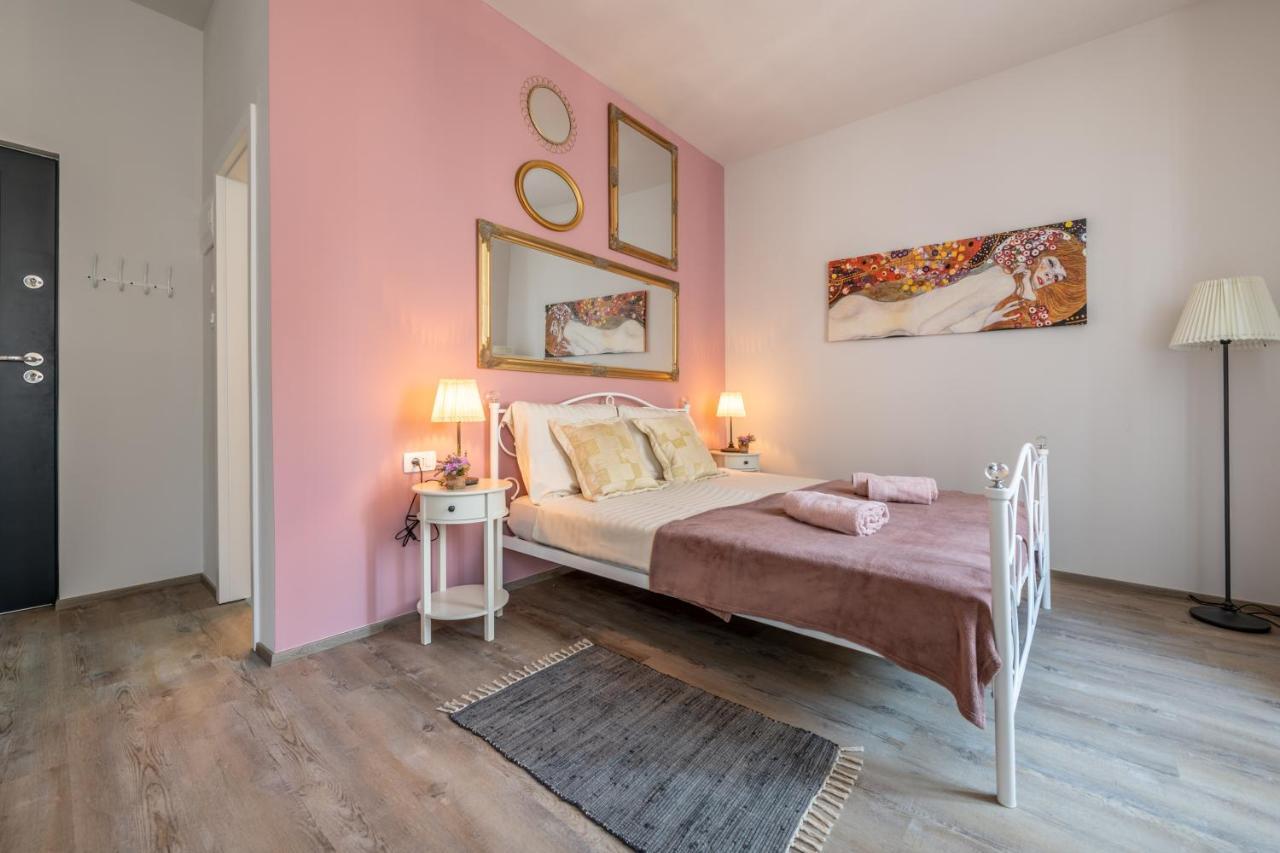 Old City Romantic Studios 4 With Free Private Parking Pula Eksteriør billede
