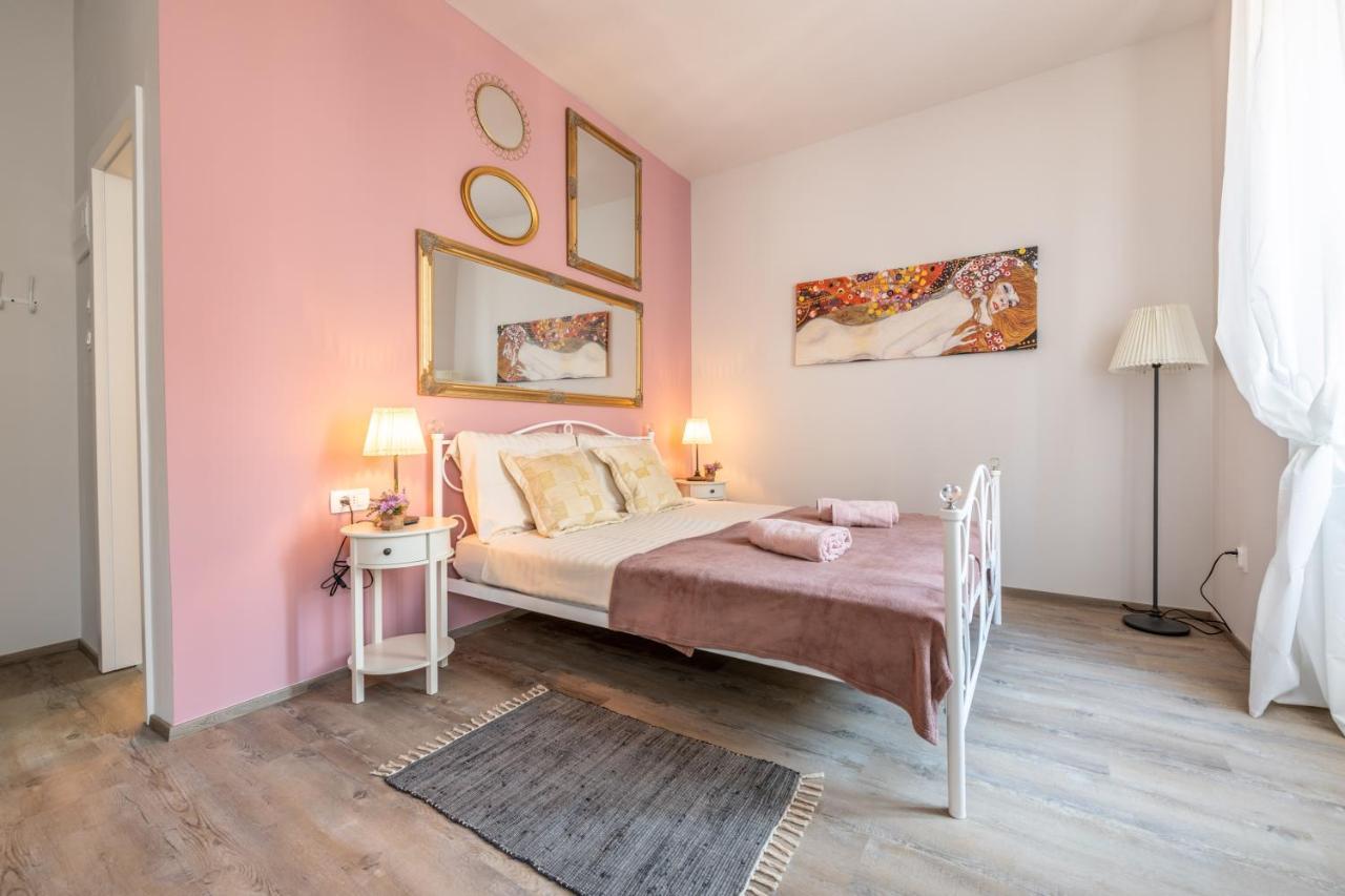 Old City Romantic Studios 4 With Free Private Parking Pula Eksteriør billede