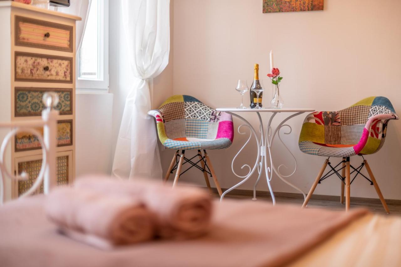 Old City Romantic Studios 4 With Free Private Parking Pula Eksteriør billede